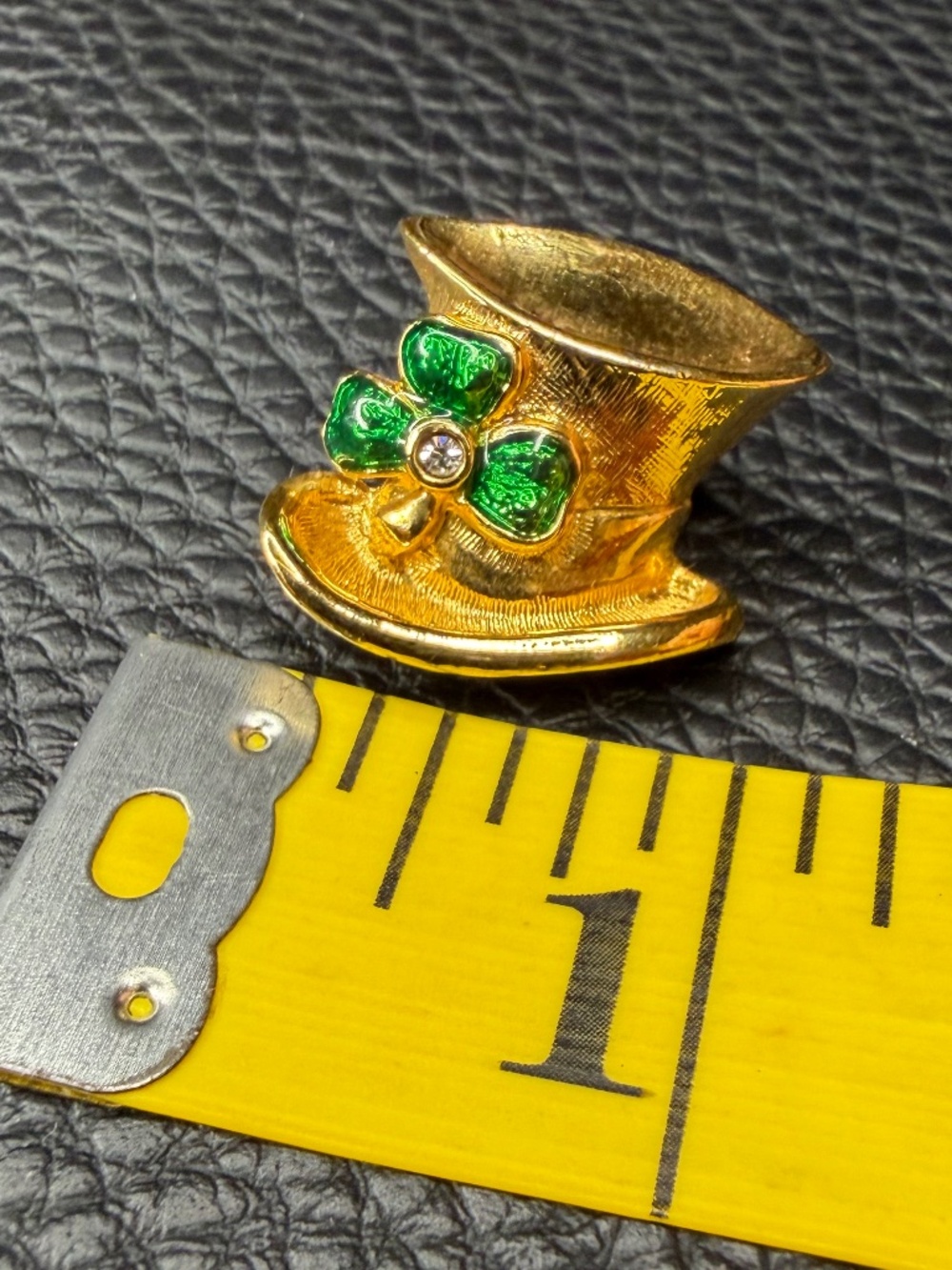 Vintage Avon Gold Tone Leprechaun Hat Pin w/Green Enameled Shamrock & Crystal 1" - Picture 9 of 9